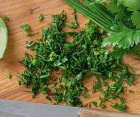 Koperek, szczypiorek lub natka pietruszki pęczek