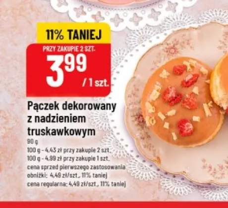 Pączek dekorowany z nadzieniem truskawkowym